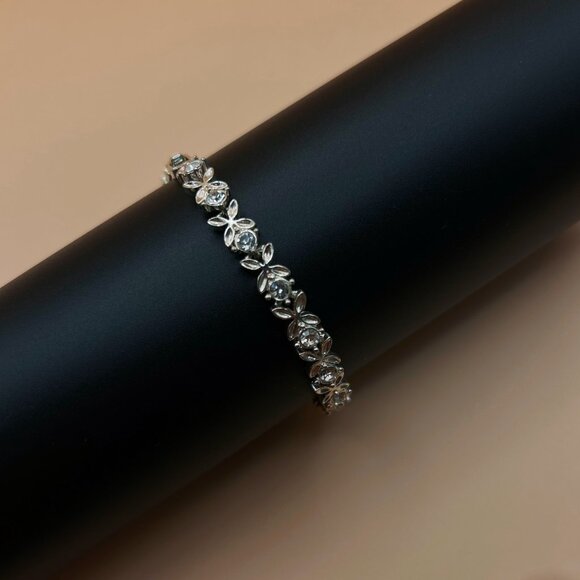 Vintage Avon Silver Tone Rhinestone Tennis Bracelet – Floral Vine Design, Signed - Picture 3 of 9